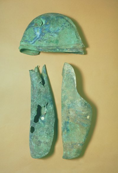Casque et jambières, Italo-étrusques, début du Ve siècle av. J.-C. - Etruscan