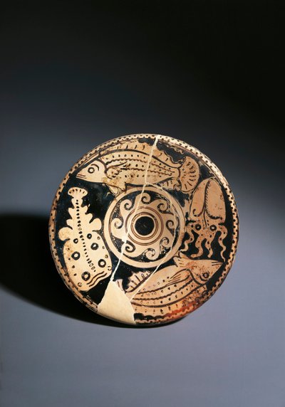 Plat en poterie à figures rouges avec décoration de poissons, de Cerveteri - Etruscan
