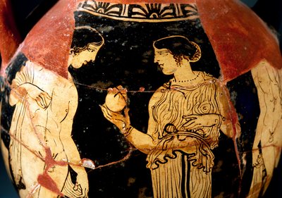 Poterie à figures rouges, péliké représentant une jeune fille offrant une grenade, restaurée par le Peintre de Sommavilla - Etruscan