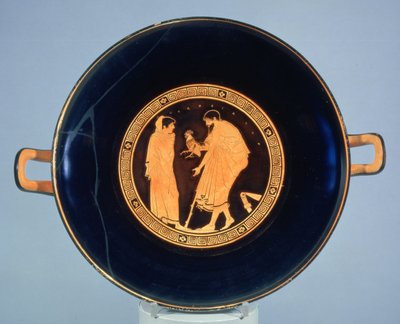 Coupe à figures rouges attiques décorée d