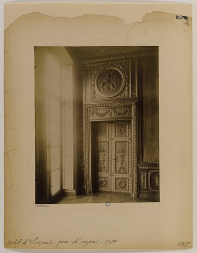 Porte sculptée, intérieur, hôtel Lauzun - Eugène Atget