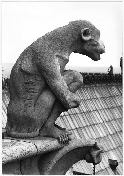 Gargouille de singe, de la balustrade de la Grande Galerie de la façade ouest, réplique d