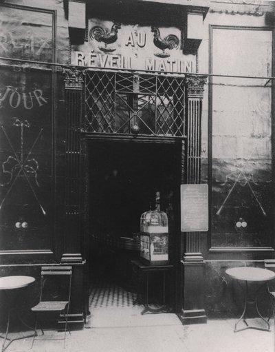 Au Réveil Matin, rue Amelot, 11e arrondissement, Paris - Eugène Atget