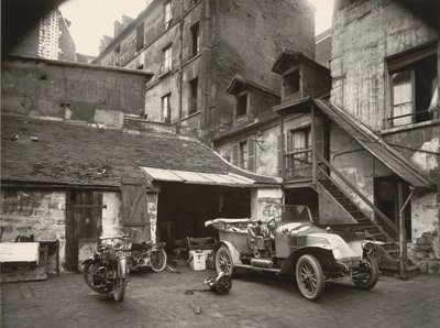 Cour, rue de Valence - Eugène Atget