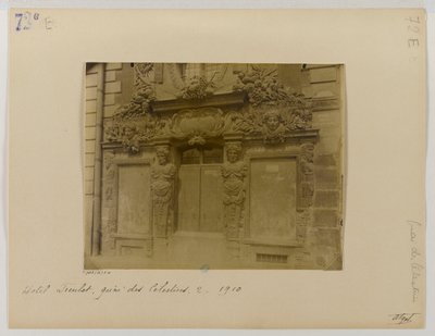 Porte, façade sur rue, hôtel de Fieubet (hôtel de la Valette, école Massillon), 2 quai des Célestins, 4ème arrondissement, Paris - Eugène Atget