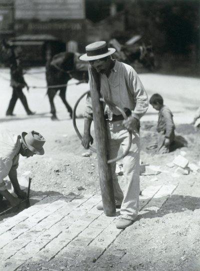 Paveur de rue, 1910 - Eugène Atget