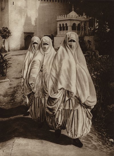 Alger, Femmes en promenade - European Photographer