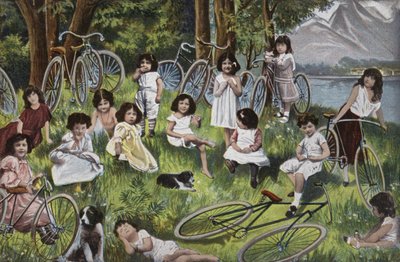 Enfants et vélos au bord d