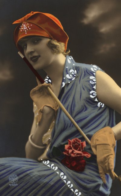 Fille tenant une canne (photo couleur) - European School