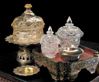 Objets fabriqués en Europe en formes thaïlandaises (cristal et argent) - European School