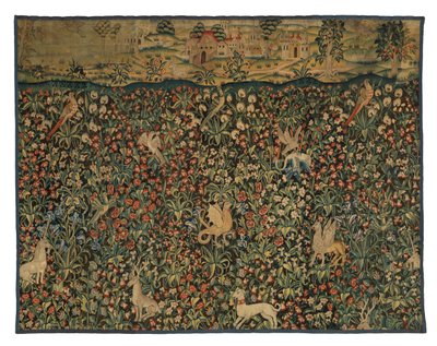 Fragment de tapisserie Mille fleurs représentant des animaux, des oiseaux et un paysage, c.1500 - European School
