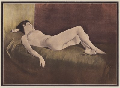 Femme allongée sur un lit - European School