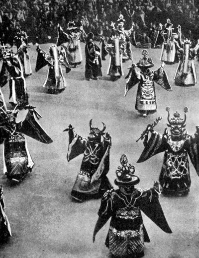 Danseurs masqués, Tibet, 1936 - Ewing Galloway