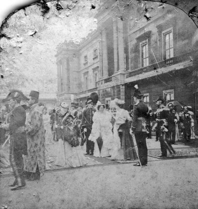 Revue des troupes indiennes et coloniales par SM le Roi, Palais de Buckingham, Londres - Excelsior Stereoscopic Tours