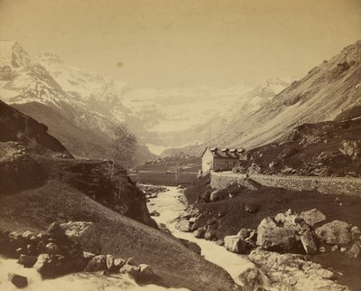 [Rivière coulant dans une vallée montagneuse] - Farnham Maxwell Lyte