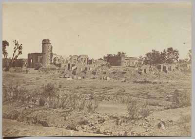 Le cimetière et la résidence au loin - Felice A. Beato