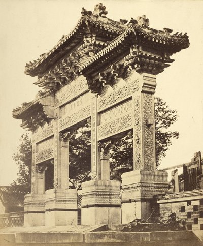Arc dans le temple Lama près de Pékin - Felice Beato