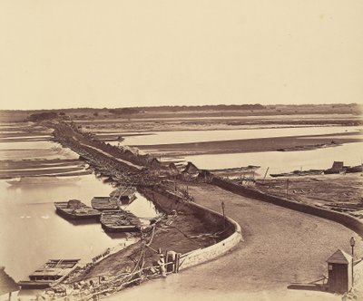 Pont de bateaux sur la Jumna, pris de Lulim Ghur - Felice Beato