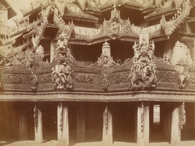 Sculpture sur le balcon, Kyaung à Myingyan - Felice Beato