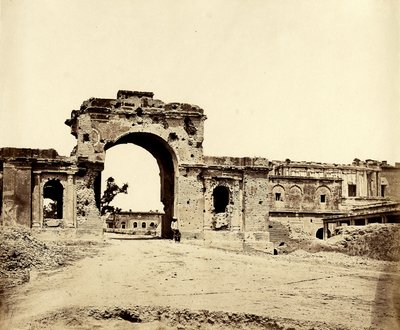 Porte menant à la Résidence, Lucknow, 1858 - Felice Beato