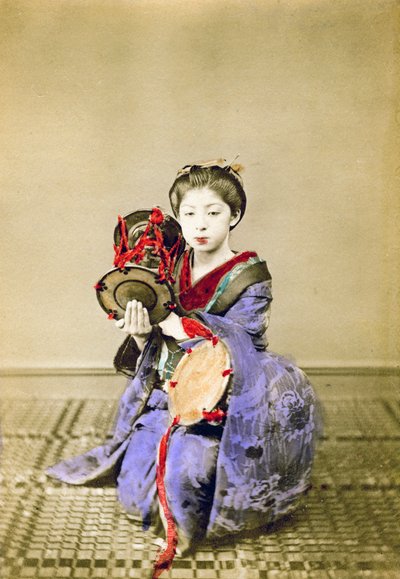 Geisha jouant du tsuzumi, Japon, 1882 - Felice Beato