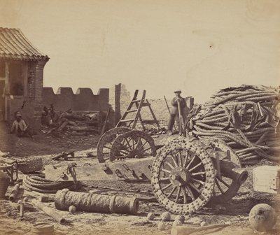 Intérieur du fort de Pehtang montrant le magasin et le canon en bois, 1er août 1860, 1860 - Felice Beato