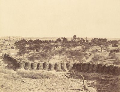 Mont Picquet, avec au loin la maison et les écuries de Metcalfe - Felice Beato