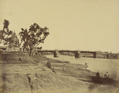 Le pont de fer menant de la résidence aux cantonnements - Felice Beato