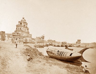 Vue du Palais Chattar Manzil avec le bateau du roi sur la rivière Gumti, Lucknow, pendant la révolte indienne, 1858 - Felice Beato