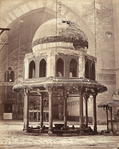 La fontaine des ablutions, dans la mosquée du Sultan Hassan, au Caire, Égypte - Félix Bonfils