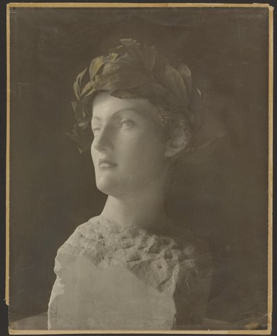 Une Jeune Fille Anglaise - Fernand Khnopff