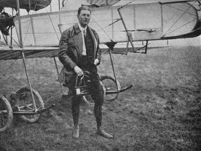 M. Gordon Bell, qui a piloté plus de types différents que tout autre pilote de son temps, 1913-1934 - Flight Photo
