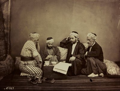 Un groupe de Syriens assis autour d