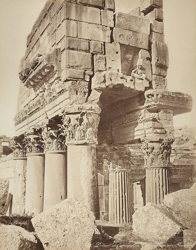Détail du pronaos du Temple de Bacchus, dans la zone archéologique d