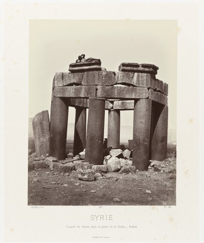 Homme sur la coupole de Douris, près de Baalbek (Architecture antique : Égypte, Grèce, Asie Mineure) - Félix Bonfils