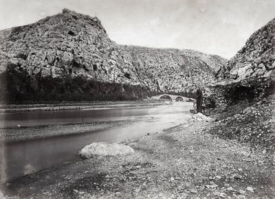 "Nahr el-Kalb" (le fleuve du chien) parmi les montagnes du Liban, près de Beyrouth, en Palestine - Félix Bonfils