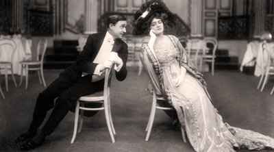 Lily Elsie et Joseph Coyne dans La Veuve Joyeuse, 1907 - Foulsham and Banfield