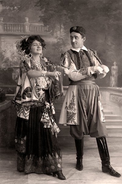 Lily Elsie et Joseph Coyne dans La Veuve Joyeuse, 1908 - Foulsham and Banfield