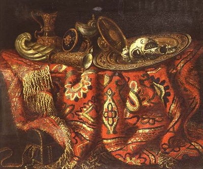 Une coupe de nautile, une patène, des aiguières et un plat doré sur un tapis drapé sur un rebord - Francesco (circle of) Fieravino
