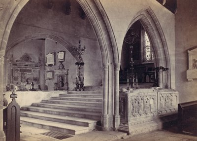 Monuments et marches du chœur, église de Tenby, années 1870 - Francis Bedford