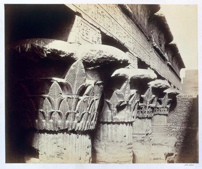 Les chapiteaux du portique, Temple de Khnoum, Esna, Égypte, 1862 - Francis Bedford