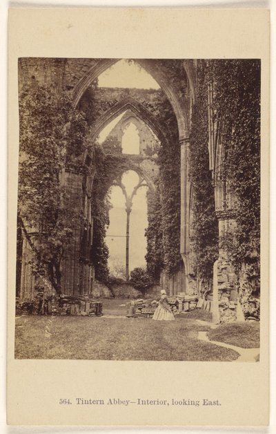 Abbaye de Tintern - intérieur, vue vers l