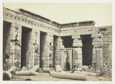 Cour intérieure de Medinet Habbo, Thèbes - Francis Frith