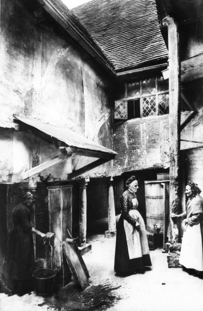La cour intérieure de The Biggin, Hitchen, 1903 - Francis Frith