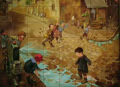 Carreaux représentant des enfants jouant dans la rue - Francisque Poulbot