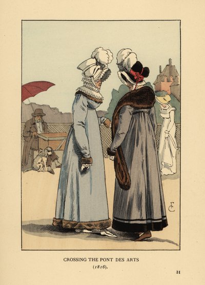 Femmes à la mode avec des chapeaux à plumes, des cols en dentelle et des robes bordées de fourrure. Traversant le Pont des Arts, Paris - François Courboin