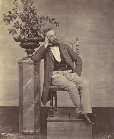 [Mathias Höusermann assis avec le coude sur un piédestal tenant un vase de fleurs], années 1850-60 - Franz Antoine