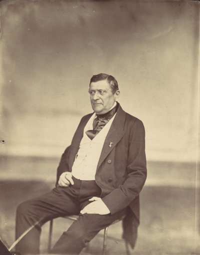 Homme assis en gilet blanc et manteau sombre - Franz Antoine