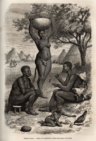 Types et activités des femmes Bongos (Soudan central), avec leurs ornements métalliques, cloches et agrafes qu