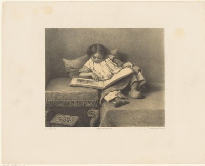 Enfant avec un livre d